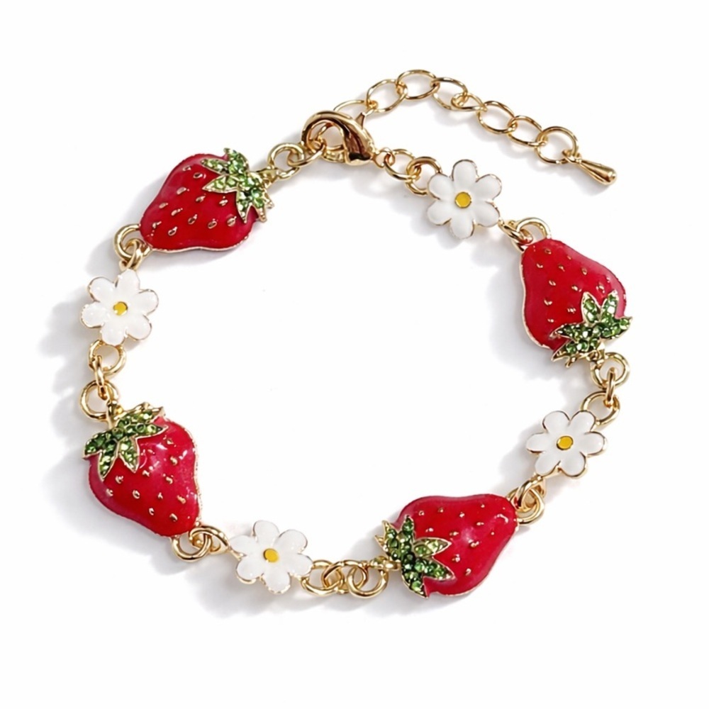 ⚜️ Strawberry Bracelet with Gold and White Details 🍓🌼
